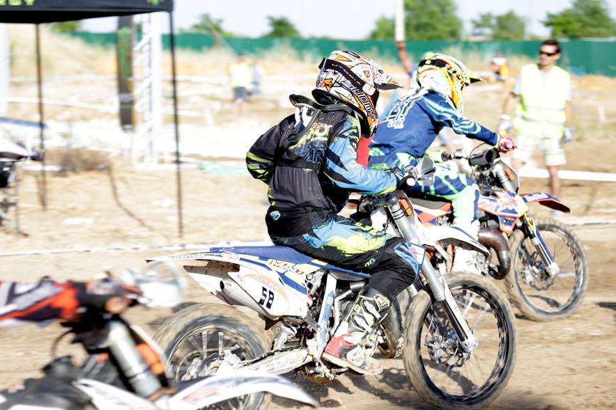 IVº Superenduro de Alcobendas de Motocross -  Dos corredores.