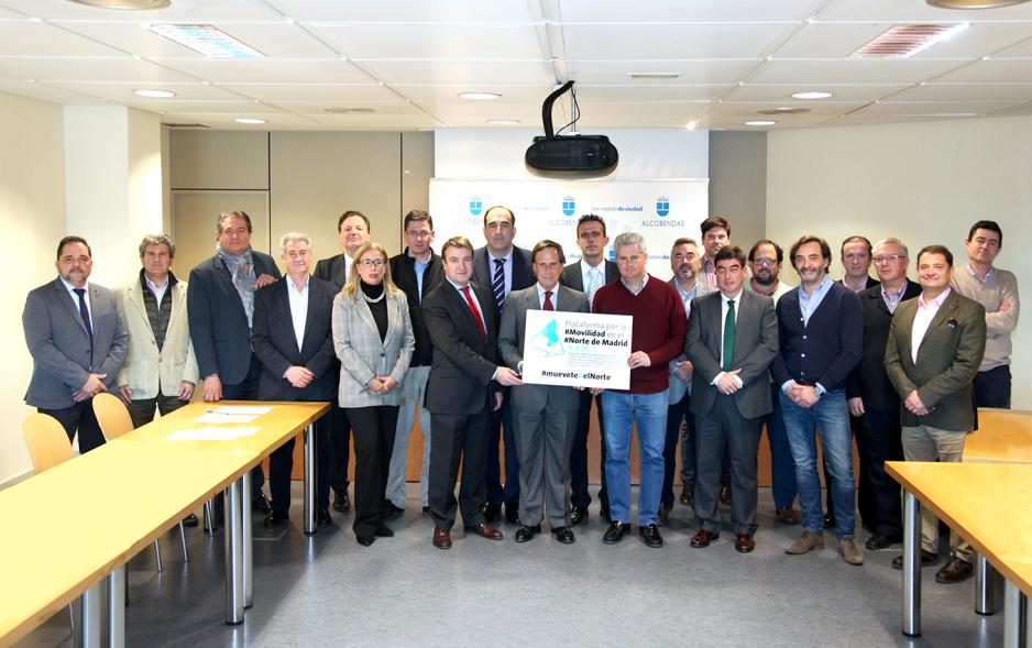 Reunión de Alcaldes Plataforma Movilidad Madrid Norte - Imagen de todos los participantes en la reunión.
