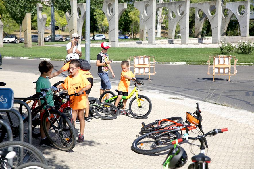 Semana Europea de la Movilidad - Día sin Coches - Imagen de niños con sus bicicletas.