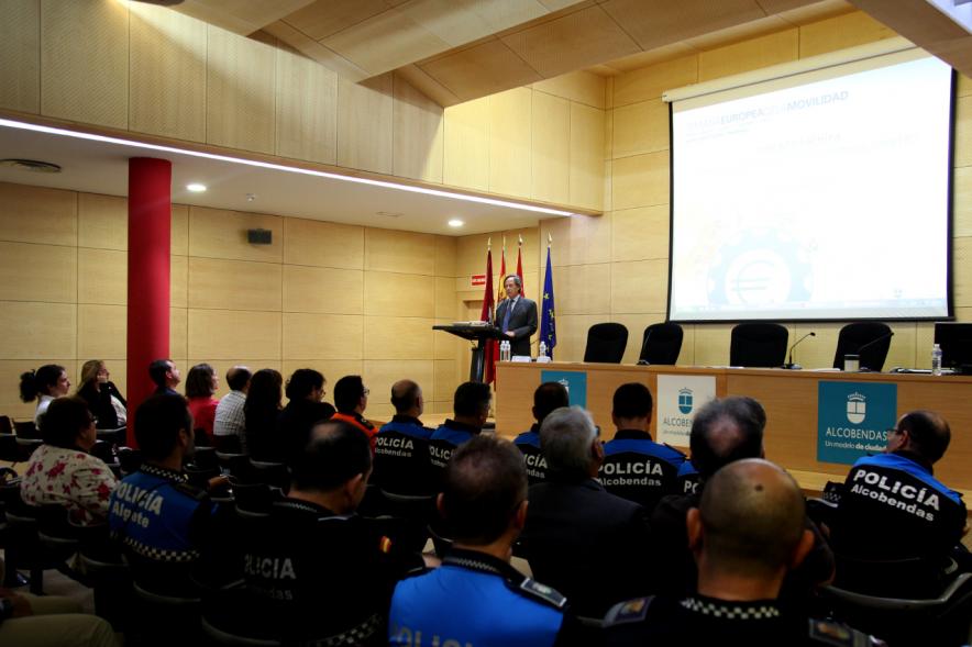 Jornada Técnica de Movilidad Inteligente - Economía Fuerte -  El alcalde y los asistentes.