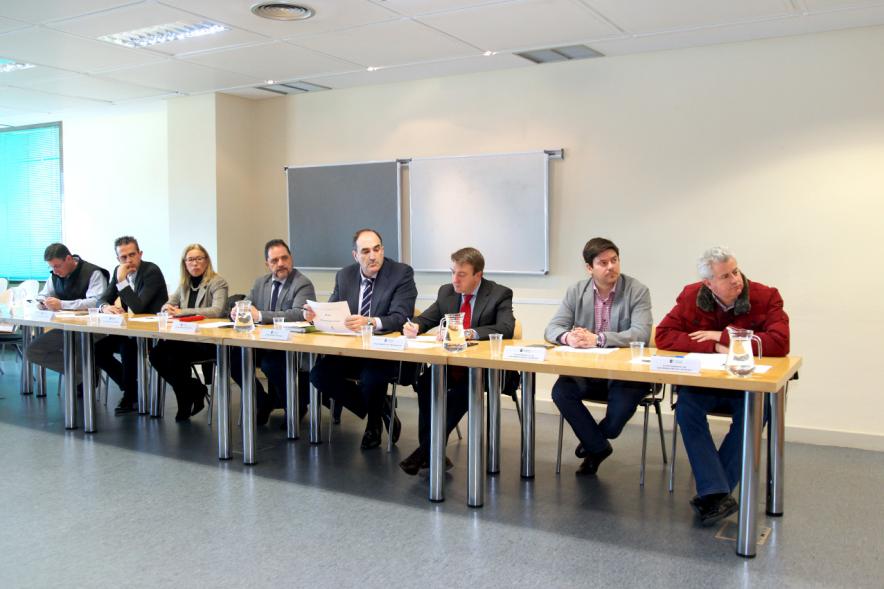 Reunión de Alcaldes Plataforma Movilidad Madrid Norte - Imagen plano general de unos participantes en la reunión.
