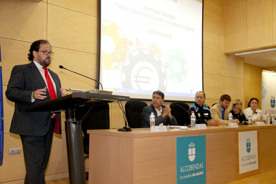 Jornada Técnica de Movilidad Inteligente - Economía Fuerte -  Un presentador 