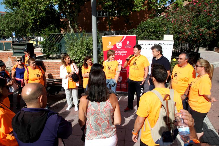 Semana de la Movilidad - Itinerario Saludable de Mayores  - Imagen  de varias autoridades municipales explicando el recorrido..