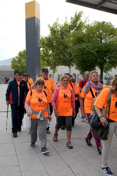 Semana de la Movilidad - Itinerario Saludable de Mayores - Grupo de participantes mayores durante el recorrido.
