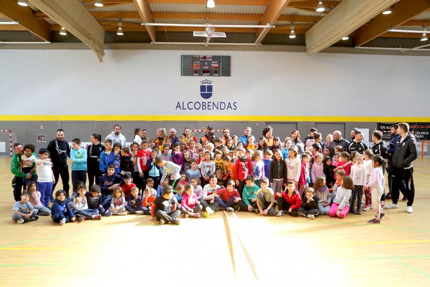 Día Multideportivo por la Integración y la Conciliación - Posado grupal de todos los participantes.