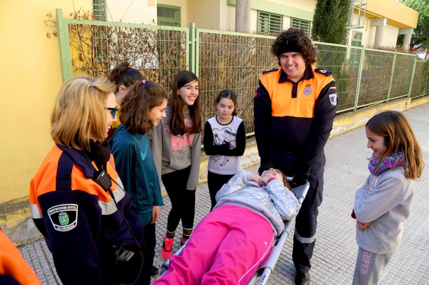 Día Multideportivo por la Integración y la Conciliación -Grupo de niños con Protección Civil.