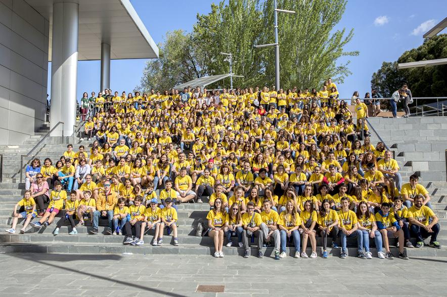 Finde Científico en MUNCYT - Posado grupal con la camiseta del evento.