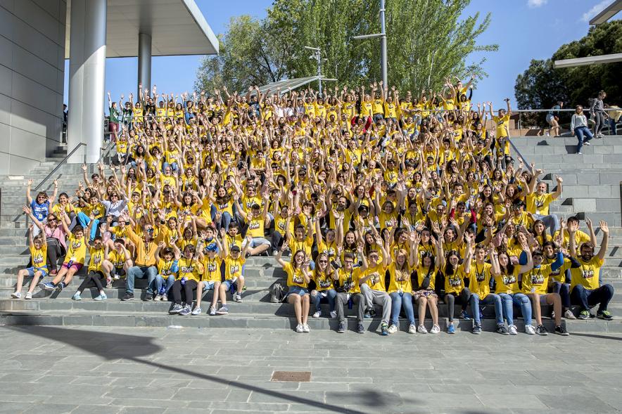 Finde Científico en MUNCYT - Posado grupal con la camiseta del evento.