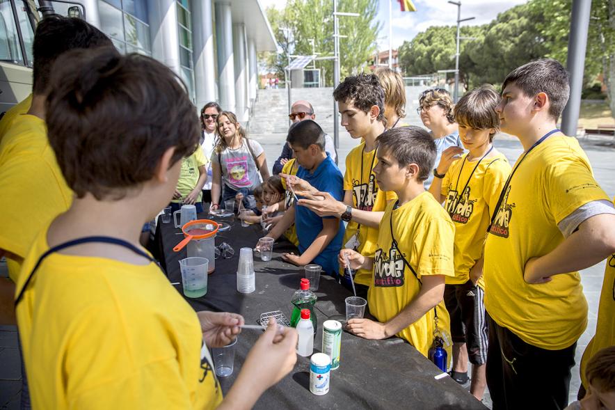 Finde Científico en MUNCYT -  Primer plano de jóvenes participantes.