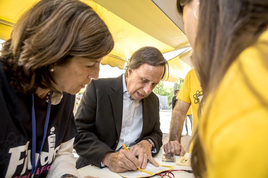 Finde Científico en MUNCYT -  Primer plano del alcalde participando.