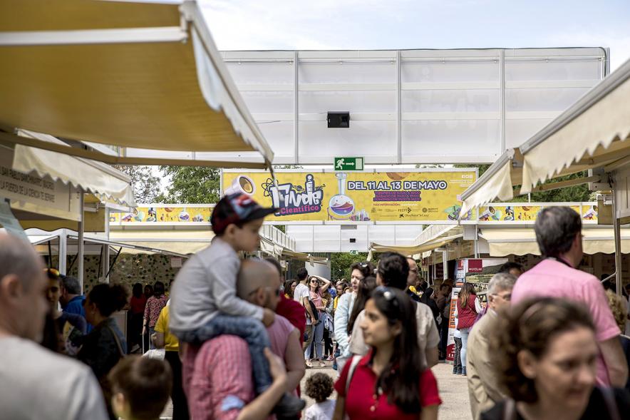 Finde Científico en MUNCYT - Imagen de las familias en el evento.