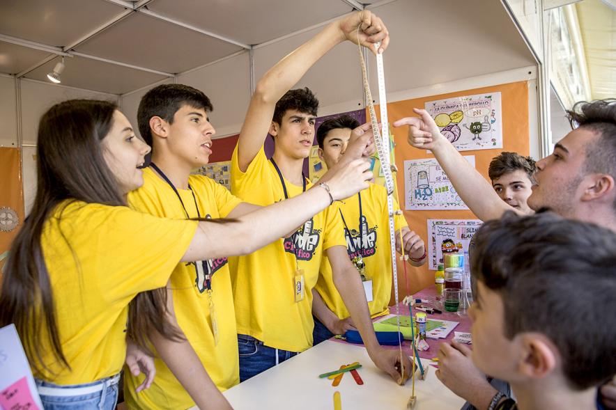 Finde Científico en MUNCYT - Grupo de monitores juveniles.
