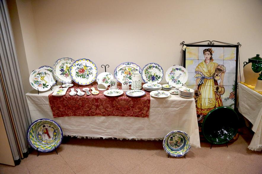 Semana Cultural de la Región de Murcia - Imagen de unos azulejos y una vajilla de cerámica.