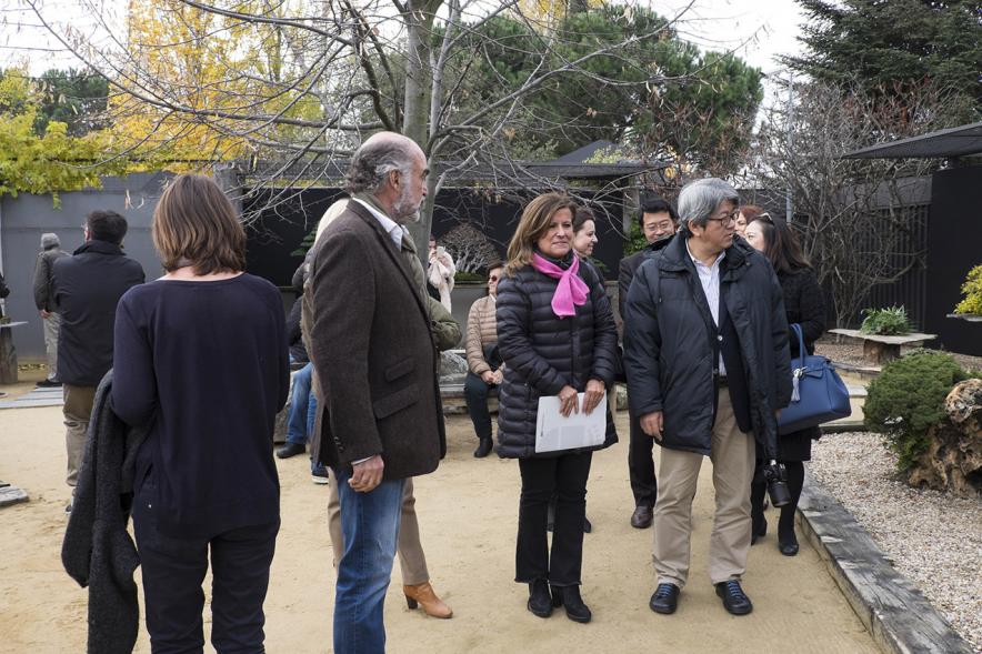 Inauguración Exposición de Bonsais 30º Aniversasrio Escuela y Colección Luis Vallejo - Imagen del público asistente.