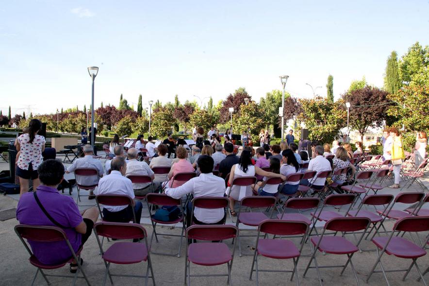 La Música Conquista la Calle - Avda Pablo Iglesias - Imagen de público asistente al evento.