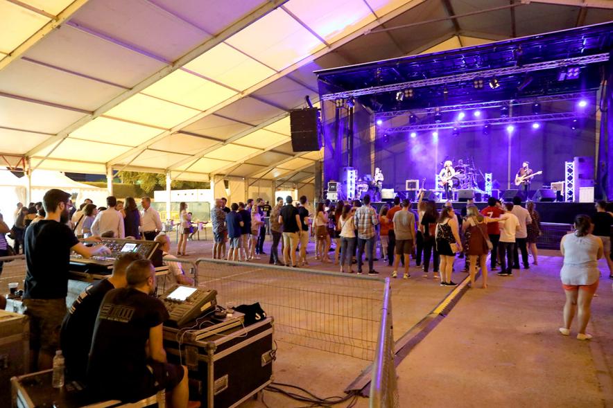 Noche de San Juan 2018 - Música a la Carpa - Imagen panorámica de la carpa donde se celebran los conciertos.
