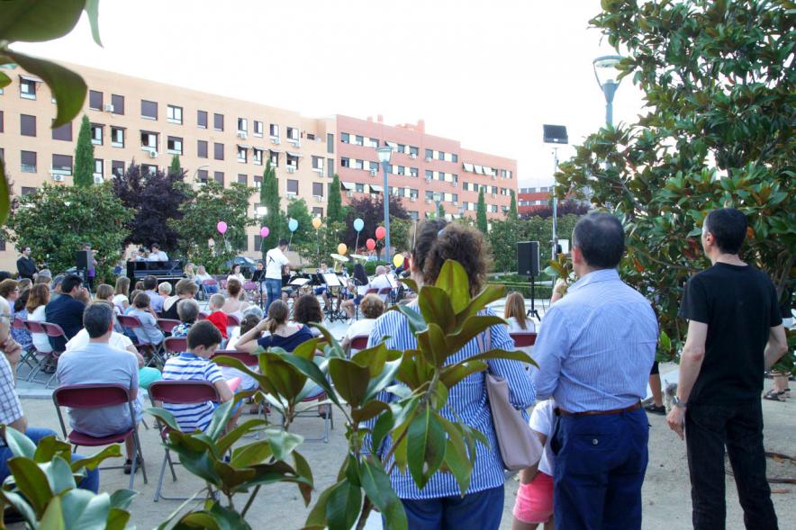 La Música Conquista la Calle - Avda Pablo Iglesias - Imagen de público asistente al evento.