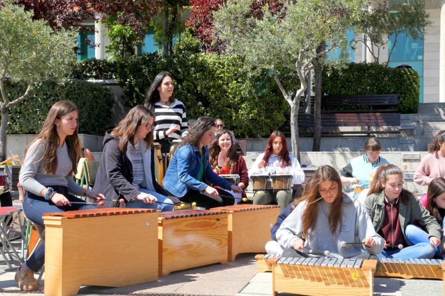 Musiqueando 2017 en la Plaza Mayor - Jóvenes tocando.