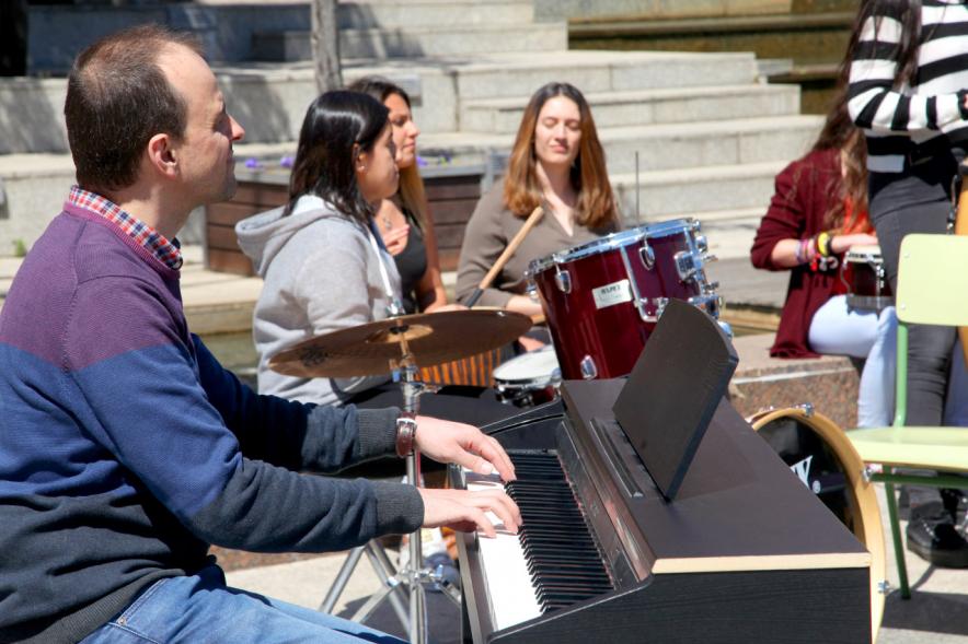 Musiqueando 2017 en la Plaza Mayor -Jóvenes tocando.