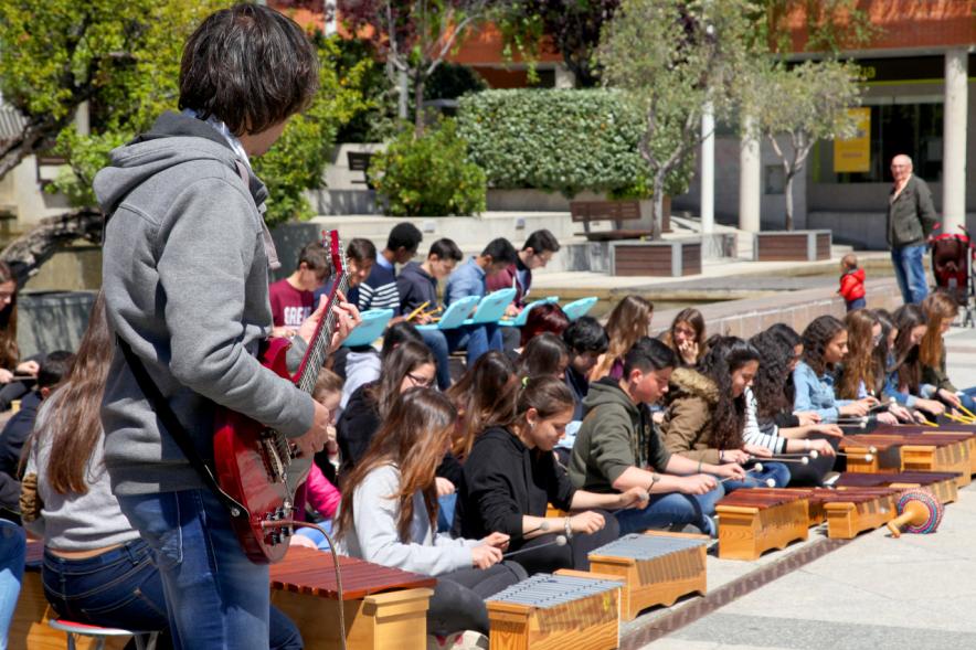 Musiqueando 2017 en la Plaza Mayor - Jóvenes tocando.