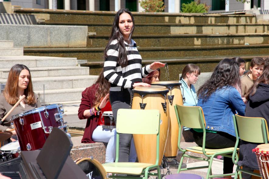 Musiqueando 2017 en la Plaza Mayor - Jóvenes tocando.