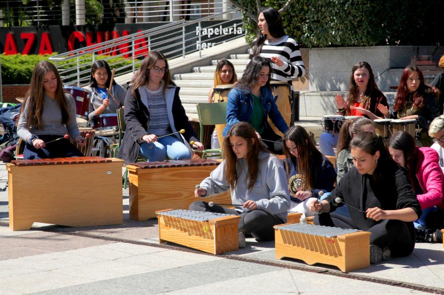 Musiqueando 2017 en la Plaza Mayor - Jóvenes tocando.