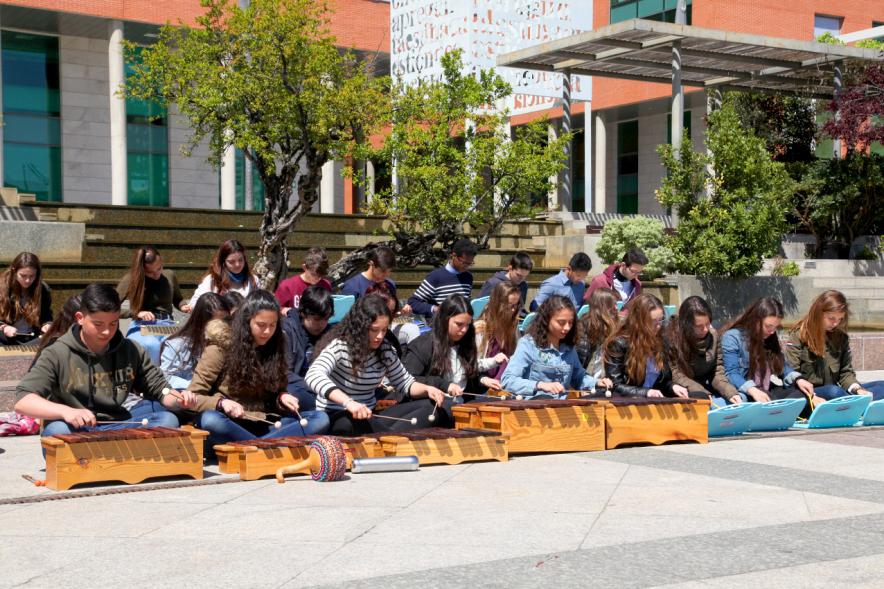 Musiqueando 2017 en la Plaza Mayor - Jóvenes tocando.