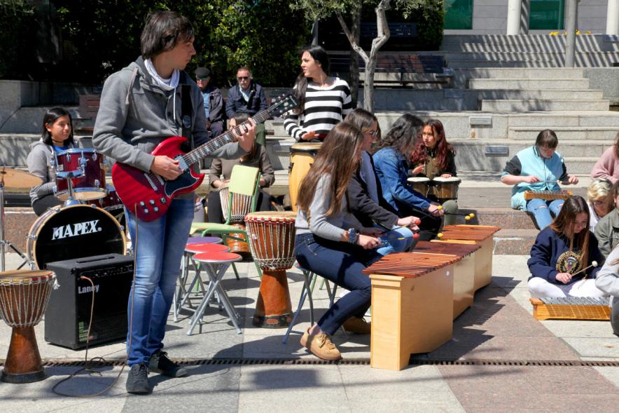 Musiqueando 2017 en la Plaza Mayor - Jóvenes tocando.