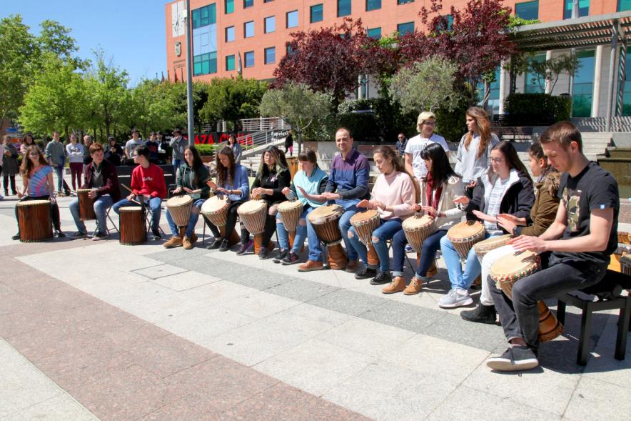 Musiqueando 2017 en la Plaza Mayor -Jóvenes tocando.