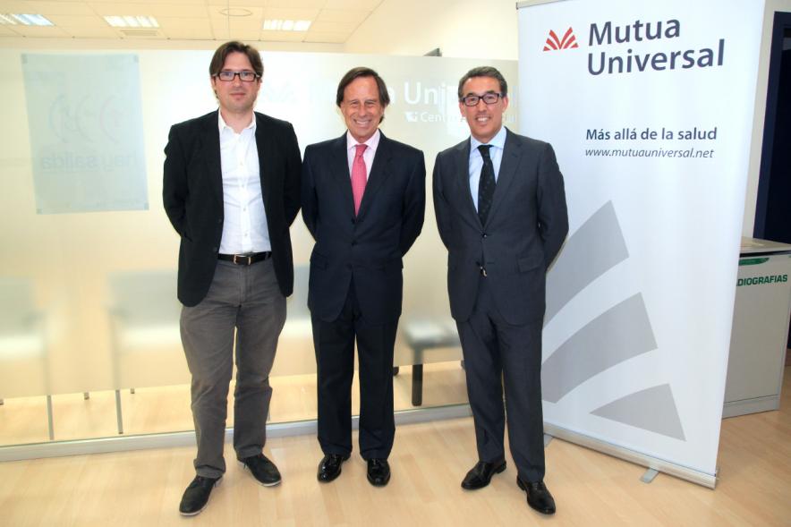 Representantes de cada una de las partes en la firma del acuerdo