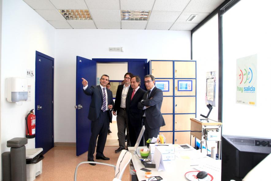 Delegación municipal durante la visita