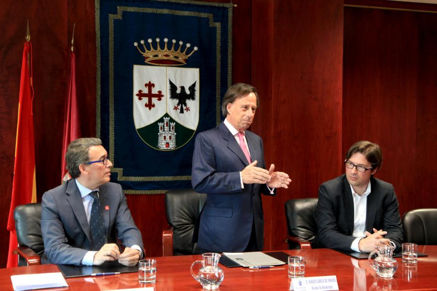 Alcalde García De Vinuesa durante discurso