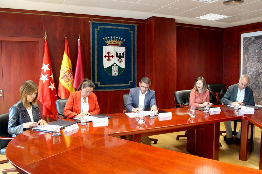 Alcalde Rafael Sanchez y Autoridades. Firma de Convenio PMD - FUNDAL - NCS - 2019