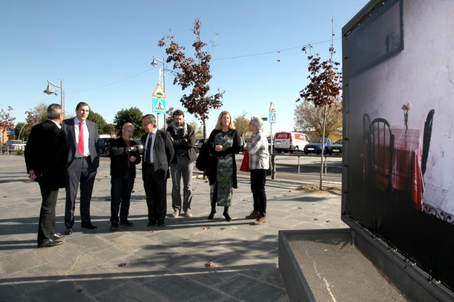 Inauguración Exposición de Navia en el Bulevar Salvador Allende - Imagen del alcalde García de Vinuesa y otras personalidades a su llegada al Bulevar Salvador Allende.