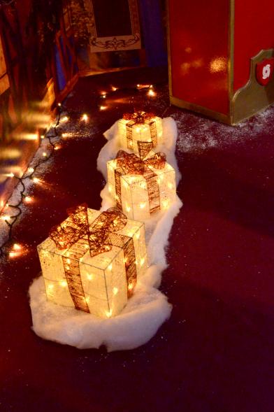 Inauguración Campaña Navidad 2017 en la Plaza del Pueblo - Imagen de velas encendidas.