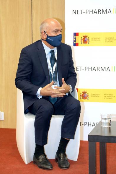 Visita de la Ministra de Industria, Comercio y Turismo a NetPharma - Primer plano de un directivo  de NetPharma.