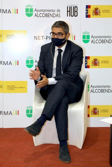 Visita de la Ministra de Industria, Comercio y Turismo a NetPharma - Primer plano del alcalde Sánchez Acera. 