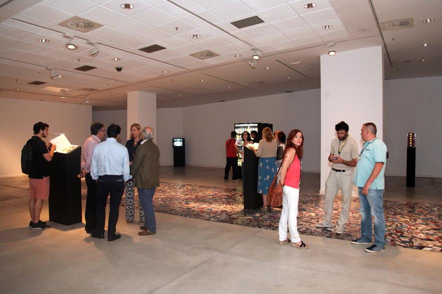 Inauguración Exposición de Nicolás Gospierre - Personas asistentes a la exposición.