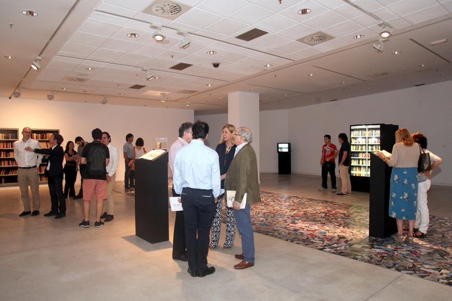 Inauguración Exposición de Nicolás Gospierre - Personas asistentes a la exposición.