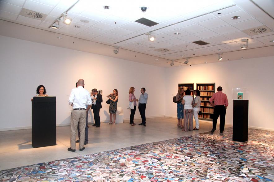 Inauguración Exposición de Nicolás Gospierre - Personas asistentes a la exposición.
