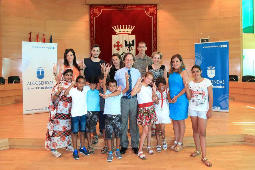 Recepción de Niños Saharauis -   Los niños con las autoridades.