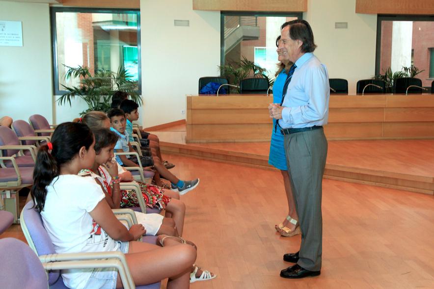 Recepción de Niños Saharauis -  Los niños con las autoridades.