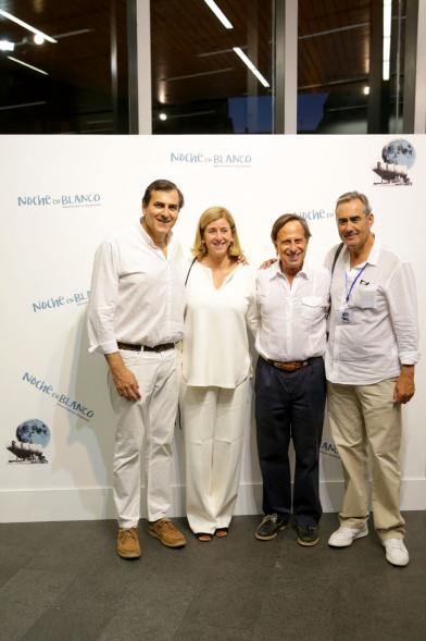 Noche en Blanco 2018 - Imagen del alcalde García de Vinuesa y otras autoridades en el photocall de la noche en blanco.