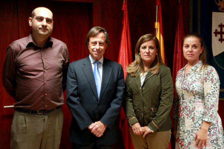 Representantes de cada una de las partes en la firma del acuerdo