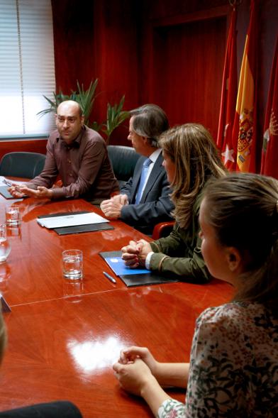 Representantes de cada una de las partes en la firma del acuerdo