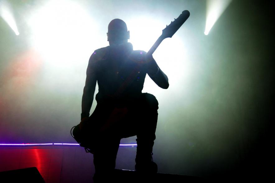 Guitarrista durante la actualización