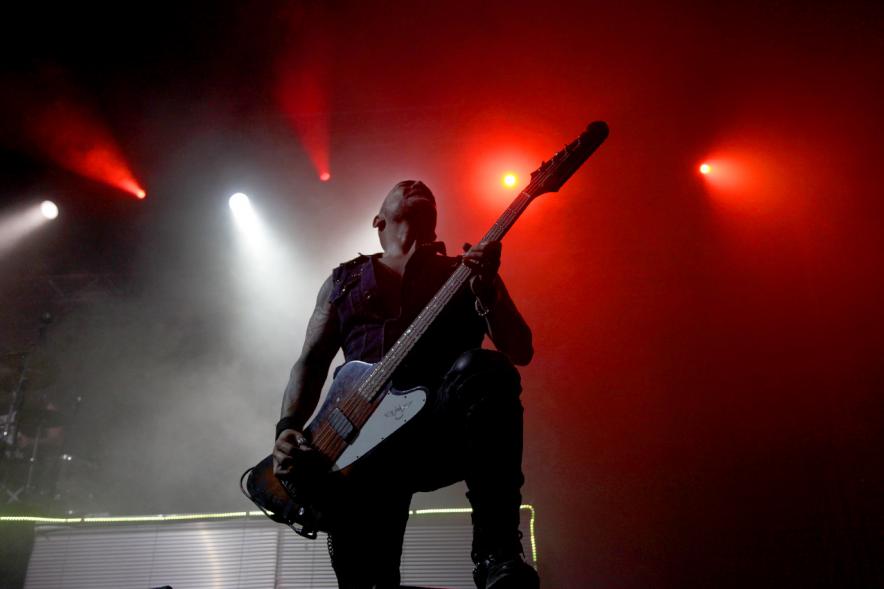 Guitarrista durante la actualización