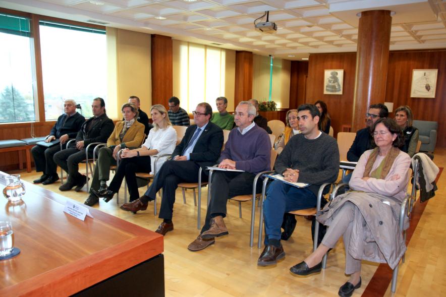 Firmantes esperando su turno 