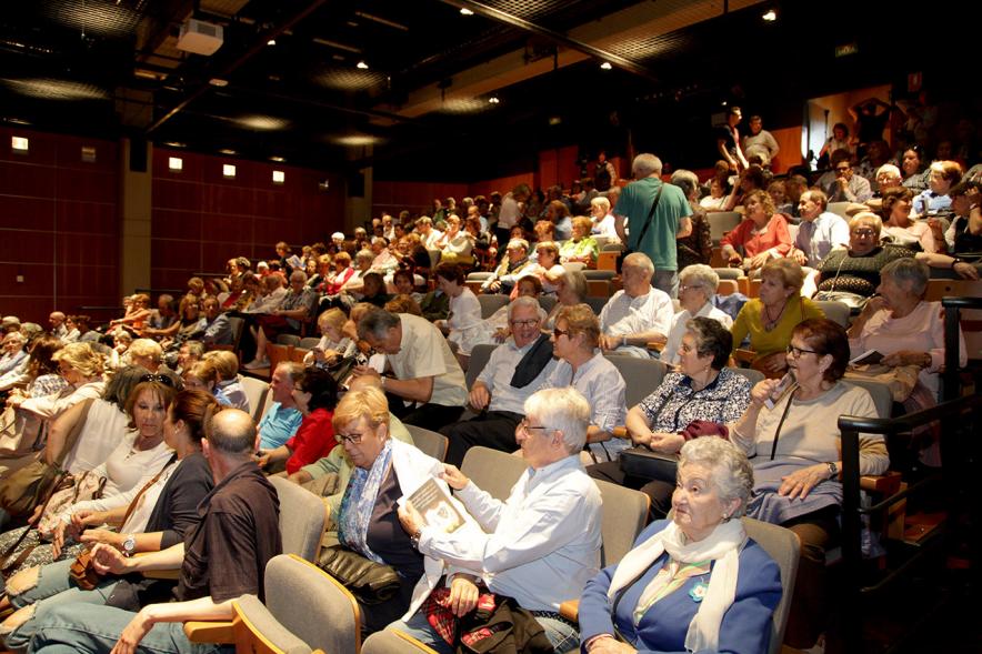 Semana del Mayor - Obra de Teatro en el C.C. Pablo Iglesias - Imagen lateral del público.