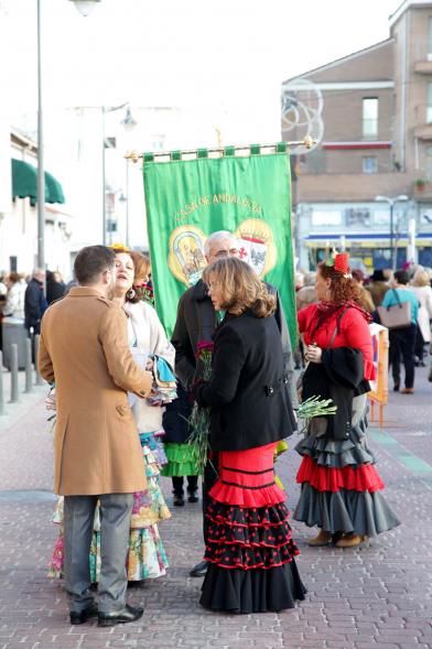 Ofrenda Floral Virgen de la Paz 2018 - Imagen de un grupo de personas junto a sus estandartes.